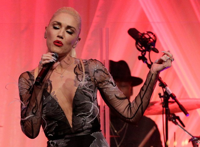 La cantante Gwen Stefani brindó un show durante la cena de Estado. REUTERS/Joshua Roberts