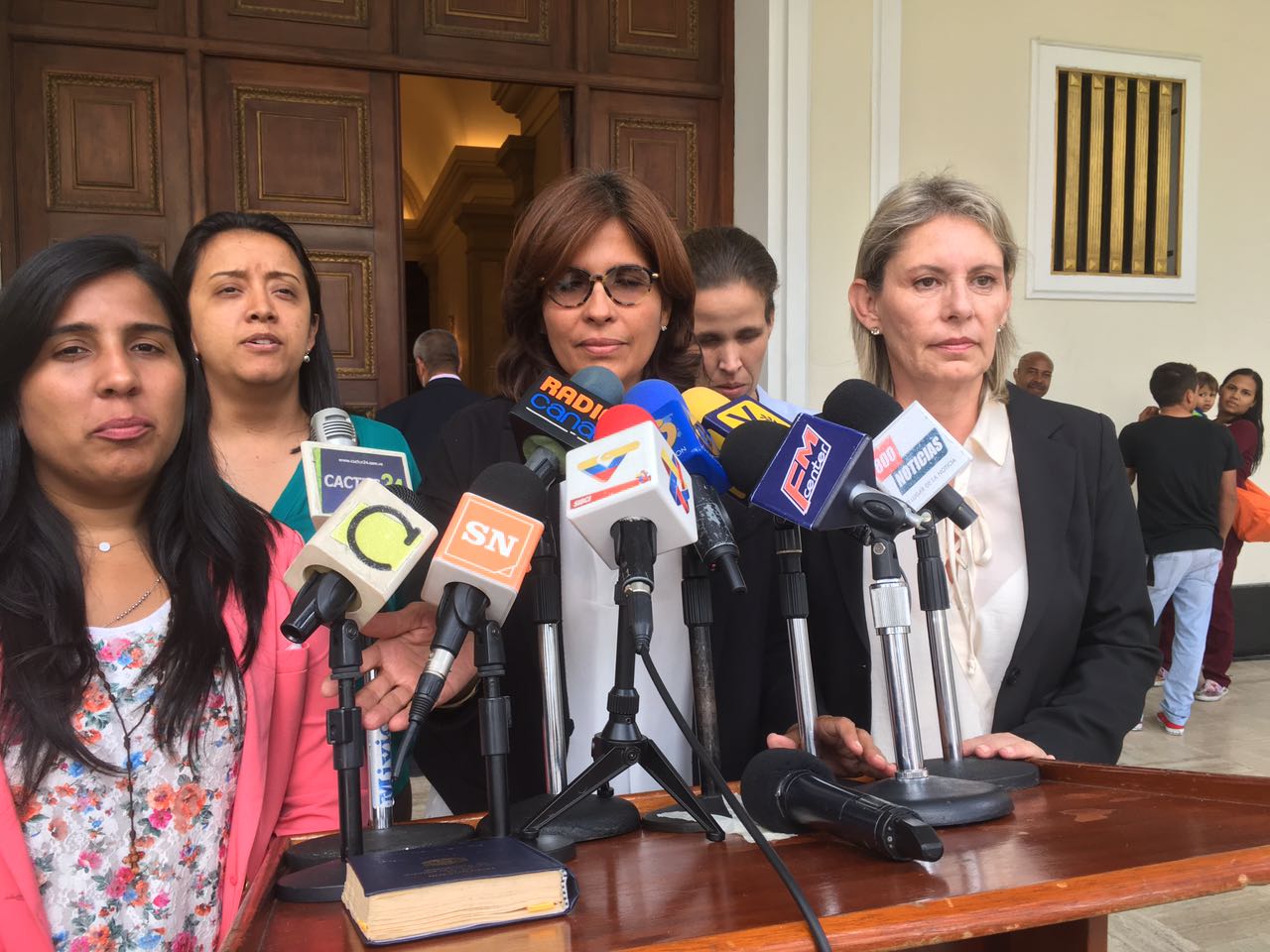Diputadas de la AN convocan a las mujeres venezolanas #El22PaLaAutopista