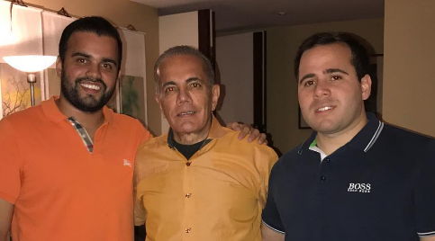 FOTO: Manuel Rosales se reencuentra con su familia en arresto domiciliario