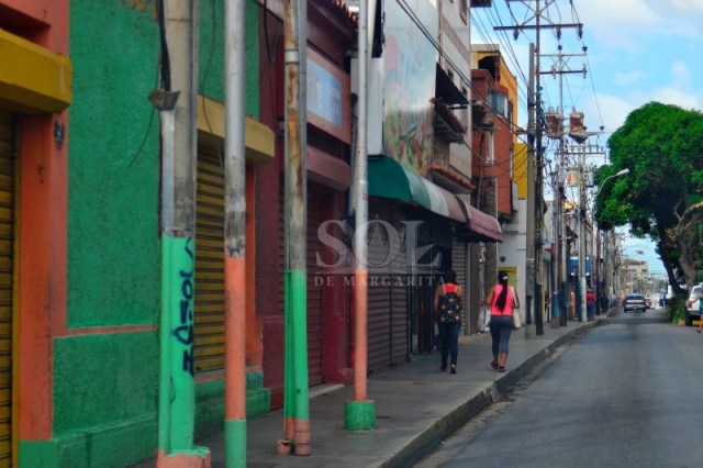 Algunas calles de Porlamar se ven vacías y con poca vida tanto en la mañana como en la tarde. / Foto: JOSÉ RODRÍGUEZ