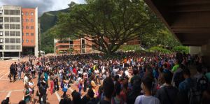 Estudiantes universitarios protestan en varios estados del país para exigir revocatorio