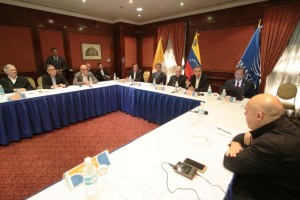 Venezuela en incierto diálogo político, tras intervención del papa Francisco