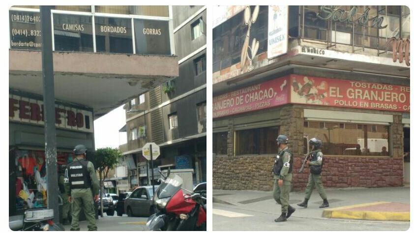 ¿Amedrentamiento? Funcionarios de la Policía Militar fotografiando locales cerrados en Chacao (VIDEO)