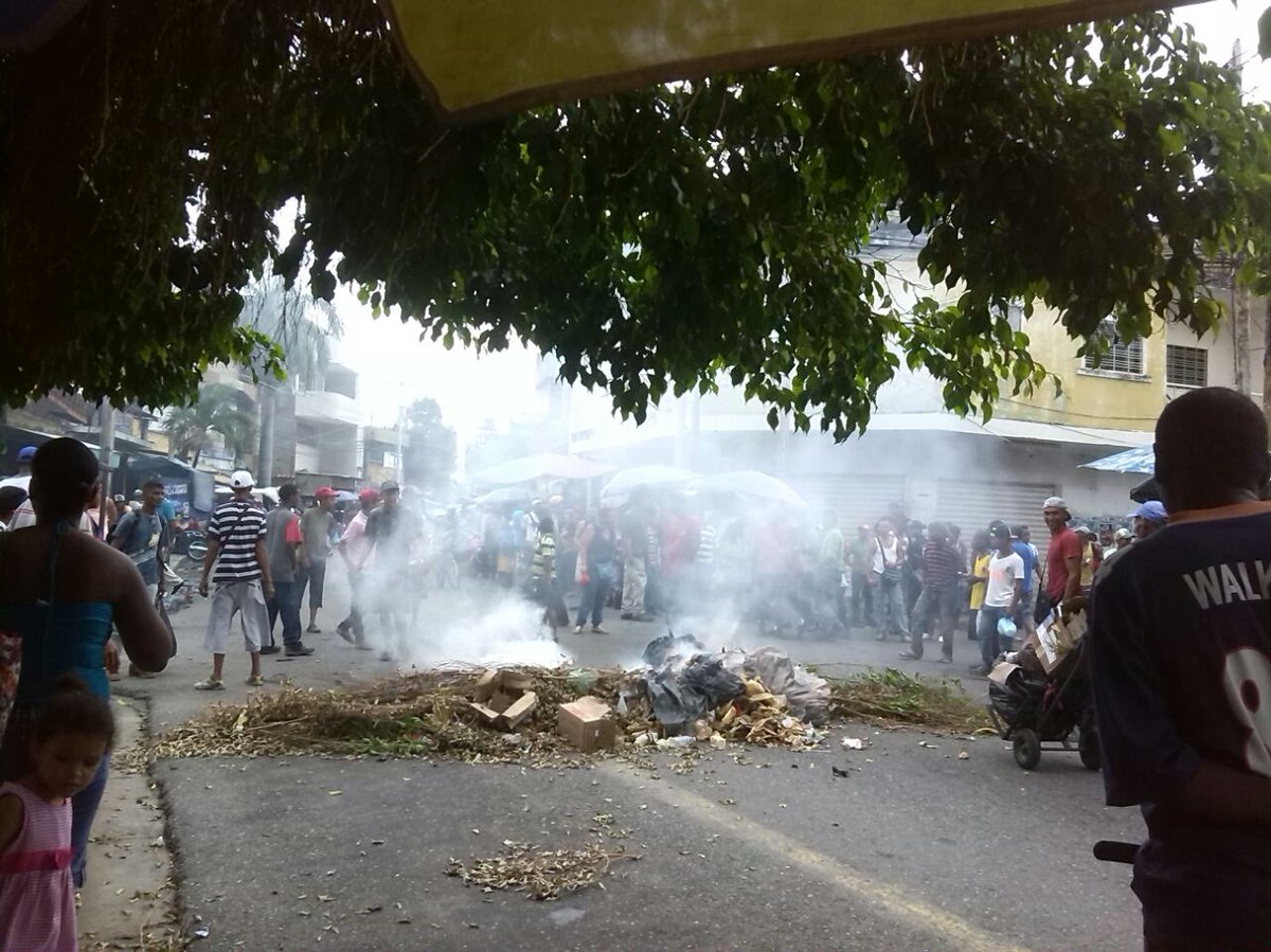 Se prendió el berenjenal en Higuerote: El pueblo protesta con todo