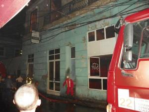 Un voraz incendio destruyó siete negocios en emblemática calle cubana