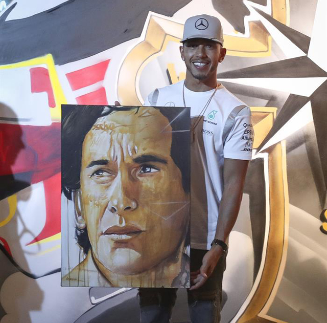 Hamilton rinde homenaje en Brasil a su ídolo Ayrton Senna