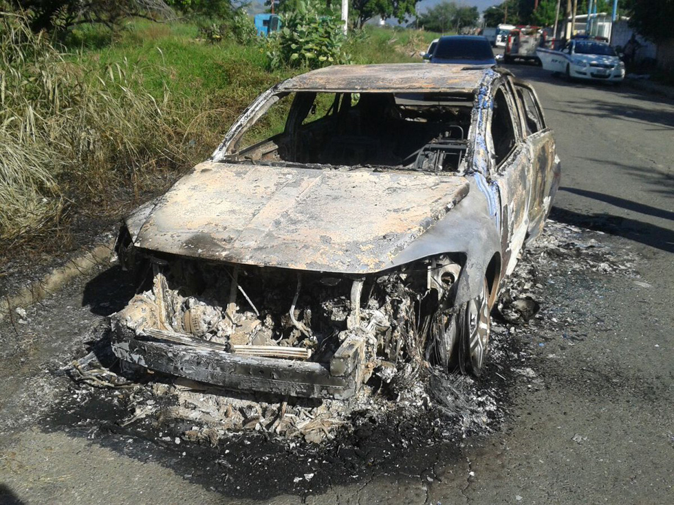 Hallan cadáver de PoliCarabobo en la maleta de un carro calcinado