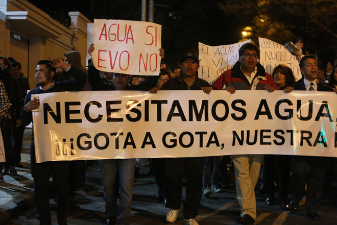 Protestaron contra Evo Morales tras racionamientos de agua en La Paz (FOTOS)
