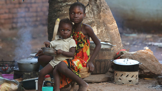 República Centroafricana. Miles de niños han sido víctimas de la explotación infantil y la violencia en medio del conflicto. Se calcula que más de 39.000 menores sufrirán de desnutrición aguda grave.