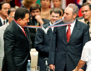 Bloomberg: Chavismo reclama deuda petrolera que antes Hugo Chávez canjeaba por granos