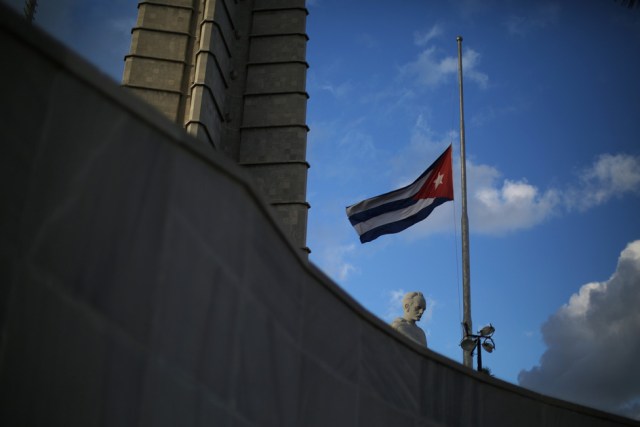 Cuban flag flies at half mast at Revolution Square, following the announcement of the death of Cuban revolutionary leader Fidel Castro, in Havana, Cuba November 27, 2016. REUTERS/Carlos Barria