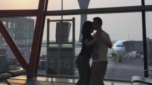 ¿Atrapado en el aeropuerto? ¡Pues a bailar tango! (Videos)