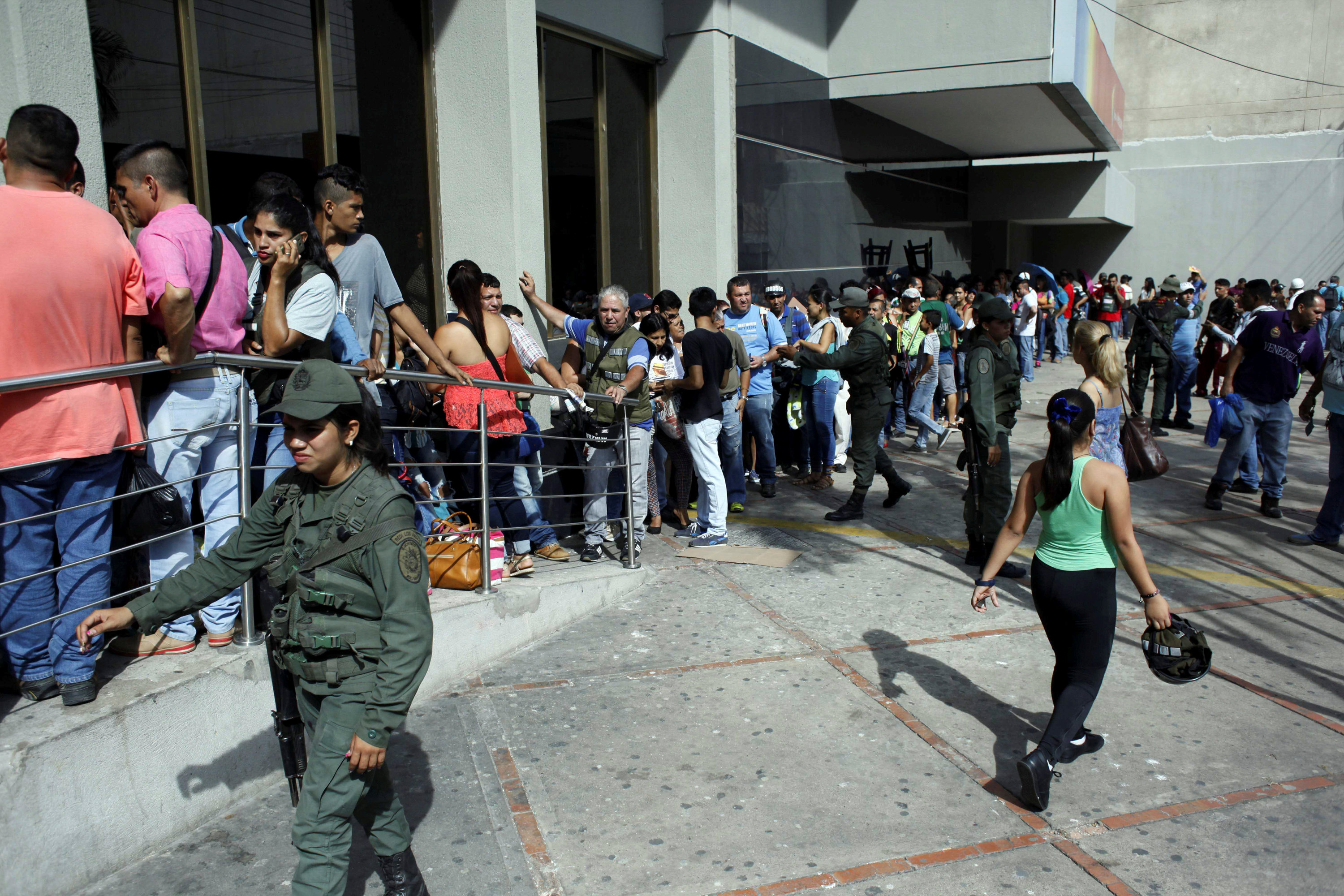 Este es el mensaje que dejan algunos bancos en sus cajeros automáticos (Foto)