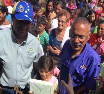 Concejal Omar Villalba entregó regalos a niños de Hoyo de la Puerta