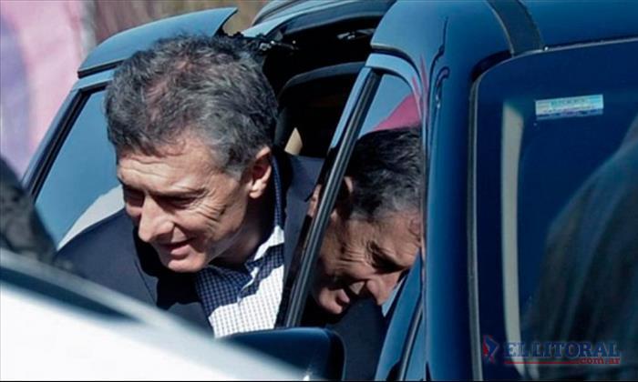 Mauricio Macri sale ileso a ataque con piedras contra su vehículo