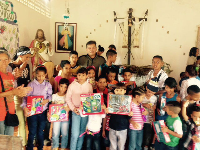 Hermanos salesianos realizan donaciones de juguetes a niños de Chaguarama Pueblo