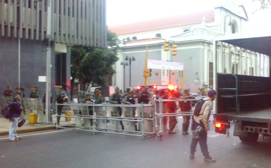 Alrededores de la Asamblea Nacional fuertemente custodiados este #5Ene