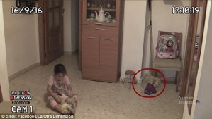 ¡Nooo mi pana!… cámara-niñera graba cómo un fantasma le hace la vida añicos a una niñita (VIDEO)