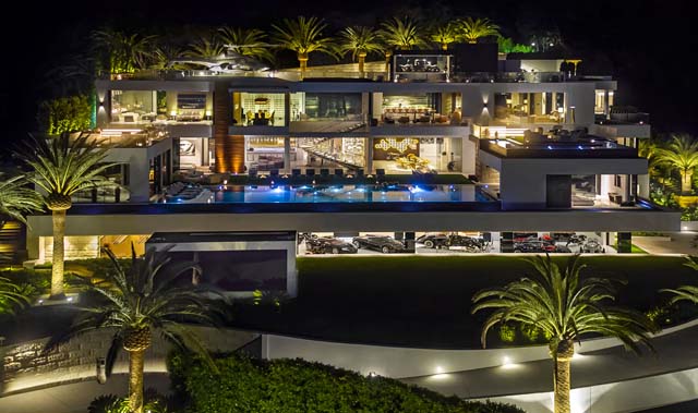La mansión de noche: sus luces la hacen aún más imponente (BAM Luxury Development)