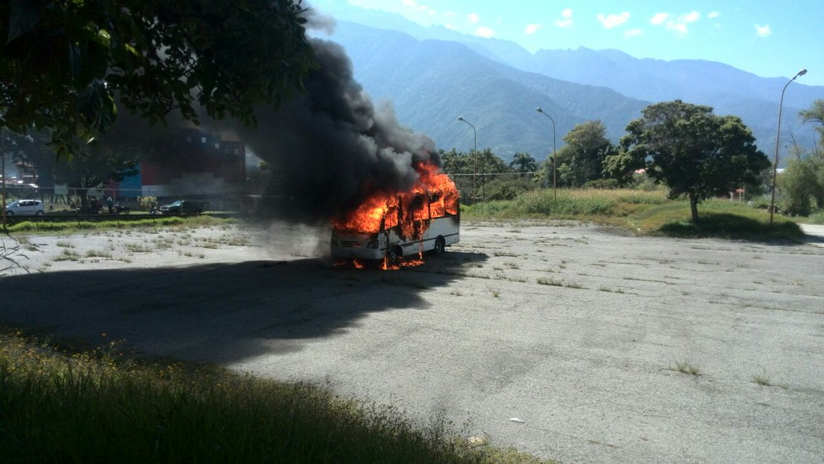 Reportan incendio de transporte en la ULA-Mérida