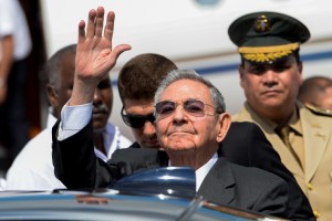 20 ex presidentes declaran rechazo ante gobierno dictatorial de Cuba por vetar ingreso de Almagro, Calderón y Aylwin