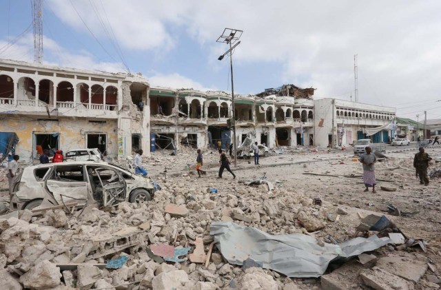 A general view shows the scene of an explosion in front of Dayah hotel in Somalia's capital Mogadishu, January 25, 2017. REUTERS/Feisal Omar TPX IMAGES OF THE DAY