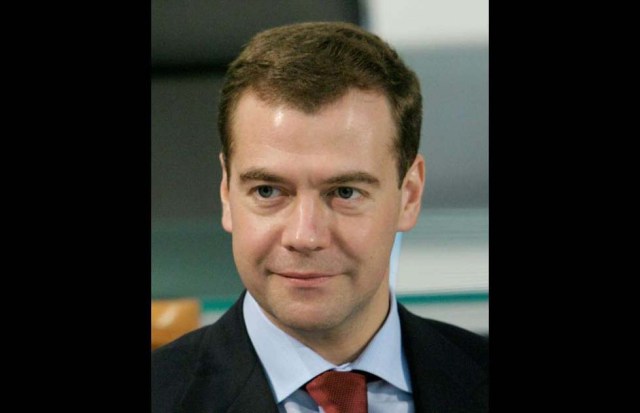 Primer ministro de Rusia, Dmitry Mededev: limpiador de calles Medvedev nunca fue responsable de cosas 'tan grandes'. Antes de hacer su entrada triunfal en la política, Mededev pasó tiempo limpiando las calles y ganando 120 rublos (1.53 dólares) incluyendo bonos por buen trabajo.