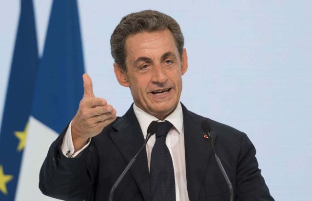 Ex presidente de Francia, Nicolas Sarkozy: limpiador Sarkozy formó parte del servicio militar y se reportaba como limpiador de la fuerza aérea de París. No duró mucho tiempo ya que comenzó su carrera de leyes para involucrarse en la política.