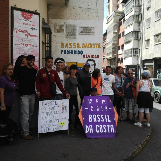 Caraqueños rinden homenajes a la jovenes del 12f 2014 (2)