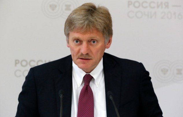 El portavoz del Kremlin, Dmitry Peskov, habla en el marco de una cumbre de Rusia-ASEAN en Sochi, Rusia, el 19 de mayo de 2016. El Gobierno ruso dijo el lunes que no está de acuerdo con la decisión del presidente de Estados Unidos, Donald Trump, de calificar a Irán como "el principal estado terrorista" y añadió que de hecho desea profundizar sus relaciones con la república islámica.REUTERS/Sergei Karpukhin