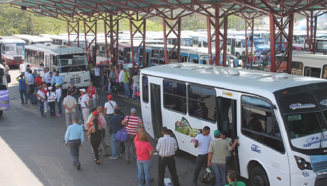 Desnudaron y robaron a mujeres en autobús que cubre ruta Charallave-Ocumare