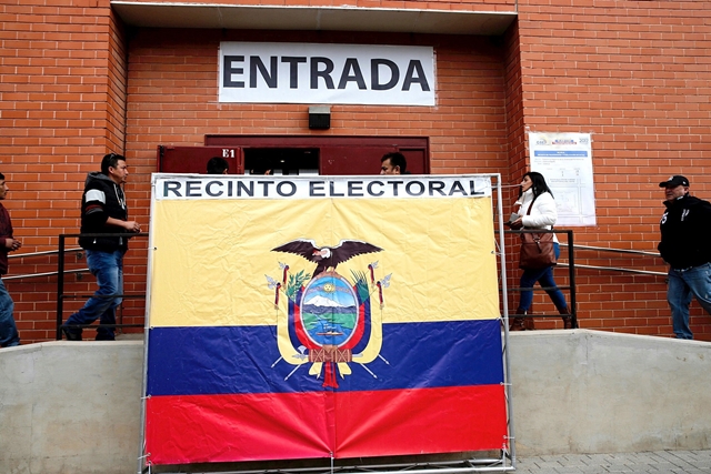 CNE ecuatoriano cambia los resultados de cómputo rápido por datos oficiales parciales