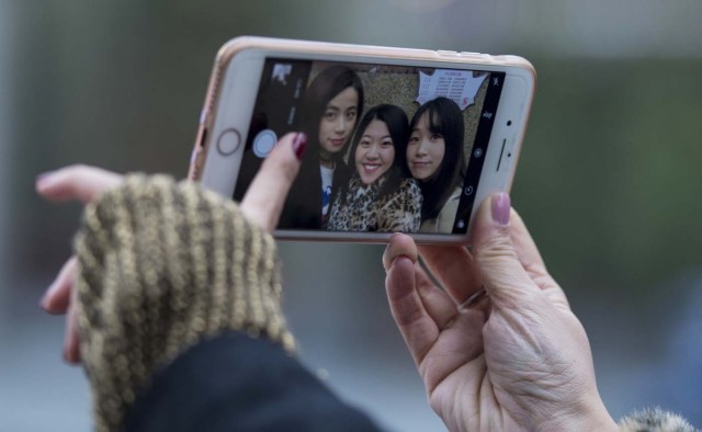 / AFP PHOTO / Johannes EISELE / TO GO WITH China-technology-lifestyle-apps-selfies-Meitu, FEATURE by Albee ZHANG