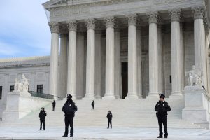 Corte Suprema de EEUU debate si puede prohibirse el uso de redes sociales