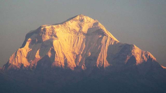 Dhaulagiri (8.167 metros) En 1808, una expedición lo catalogó como la montaña más alta de la Tierra. Un error que duró hasta 1838, cuando fue sustituido por el Kangchenjunga hasta que comenzara el reinado del Everest en 1858.
