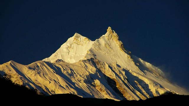Manaslu (8.163 metros) Conquistada por primera vez por alpinistas japoneses, se encuentra en Nepal y su nombre significa 'alma' en sánscrito.