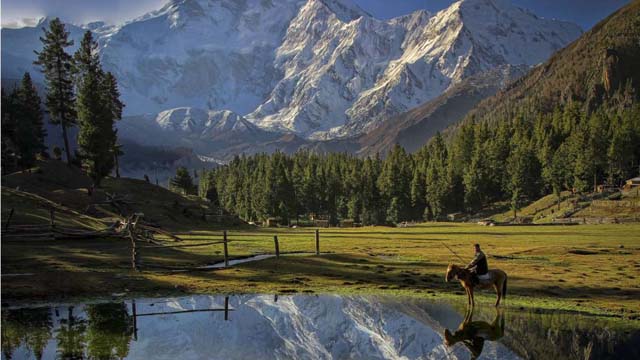 Nanga Parbat (8.125 metros) Localizada en Pakistán, es la segunda montaña más alta de este país. En 2016 el alpinista vasco Alex Txikon se convirtió, junto a sus compañeros, en la primera persona en escalarlo en invierno.