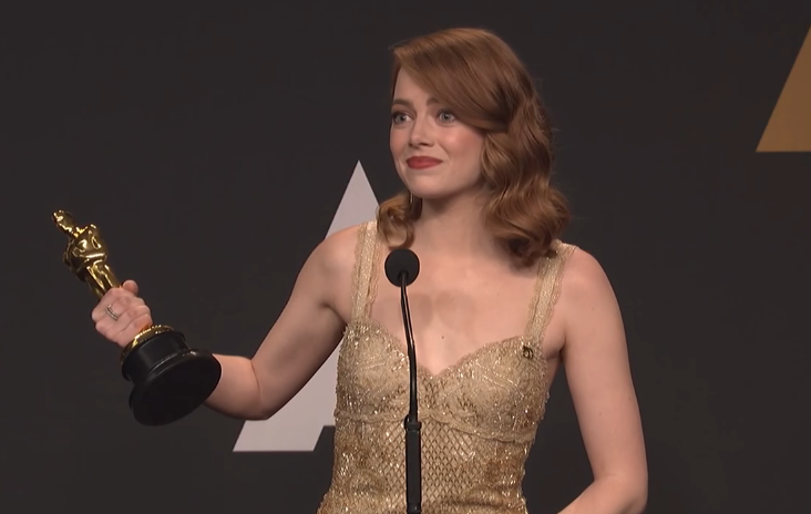 Emma Stone sobre error en los Oscar: Tuve la tarjeta a mejor actriz todo el tiempo (Video)