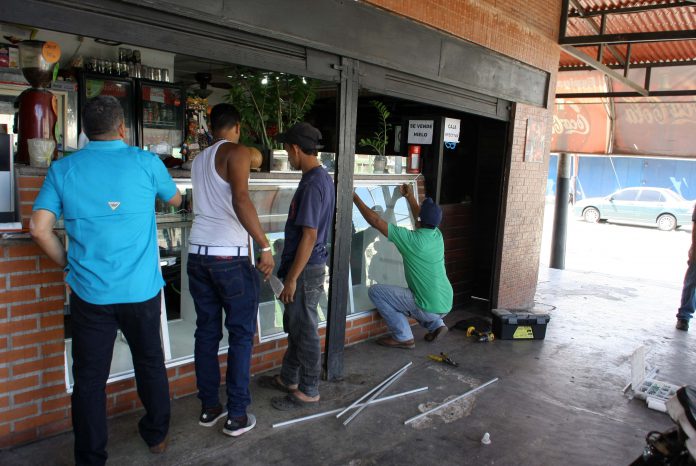 Encapuchados robaron panadería en Carabobo