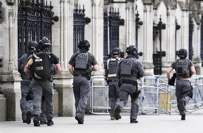 Con la muerte de un policía sube a dos las víctimas mortales por atentado en Londres