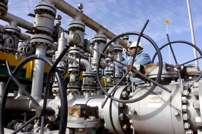 Producción de Irak cae a 4,464 millones de barriles diarios como parte de plan recortes Opep