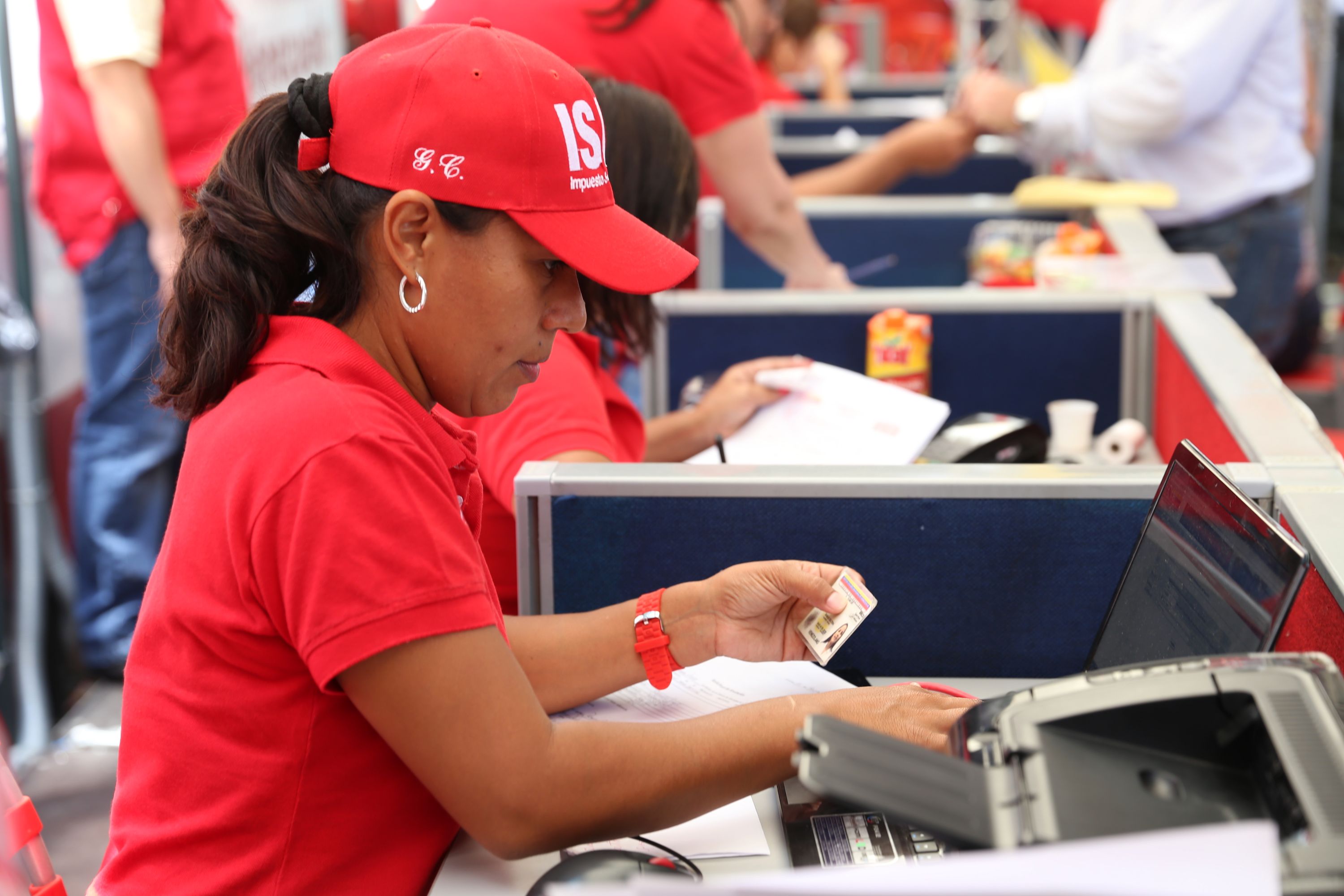 Venezolanos en el exterior también deben declarar y pagar el Islr