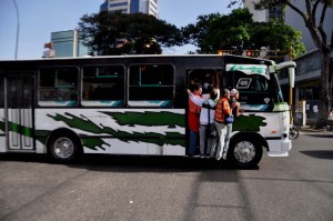 Transportistas amenazan con pasaje a mil bolívares para diciembre