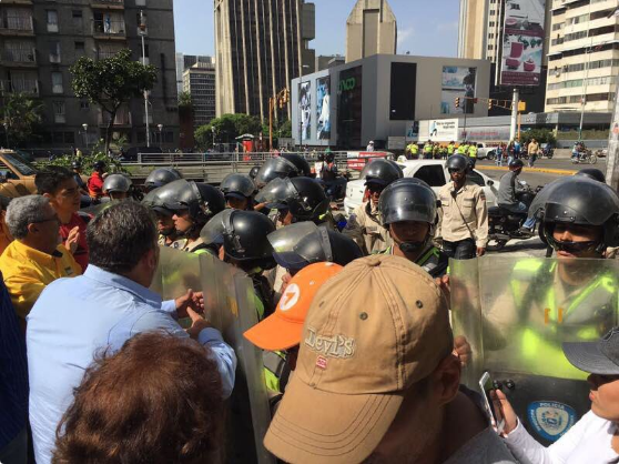 PNB ataca a opositores con gas pimienta en Los Cedros