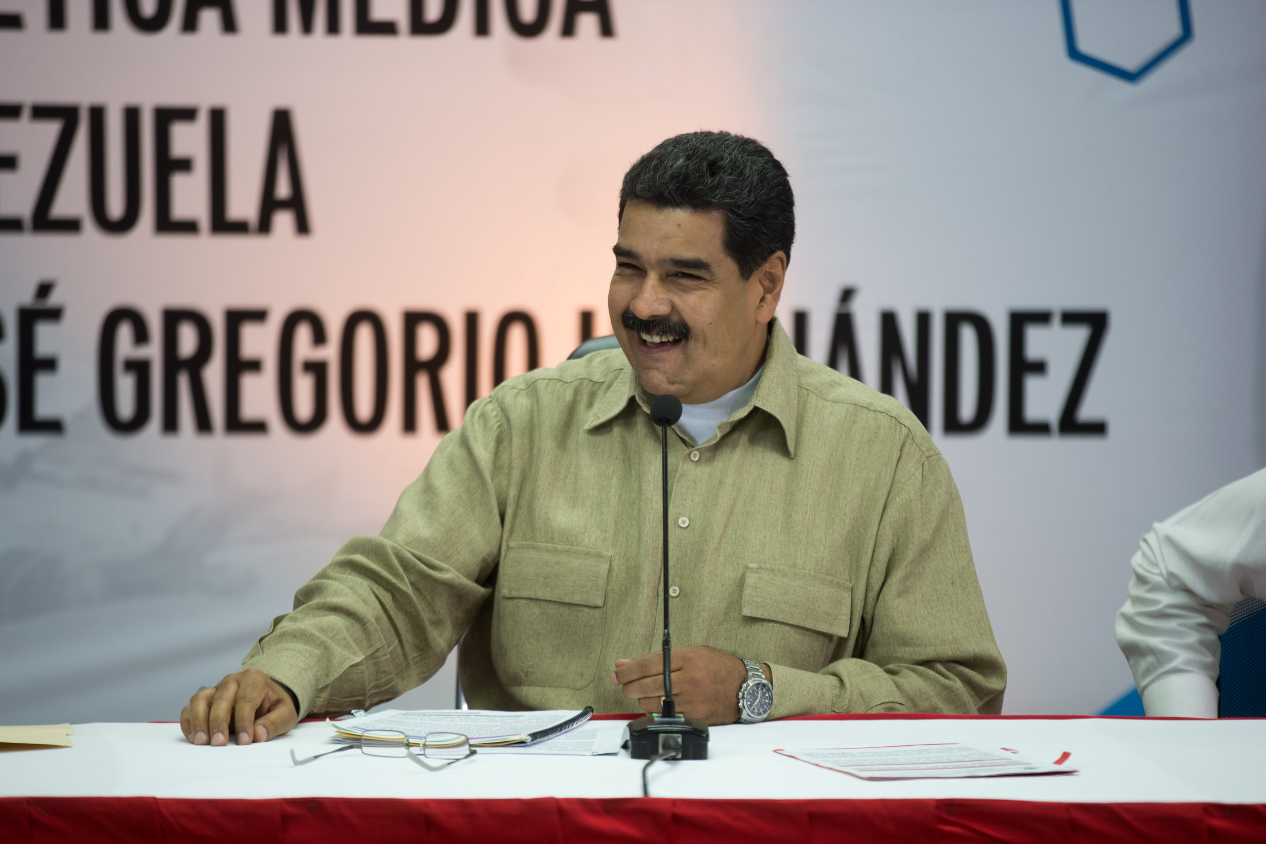 El chiste del día…  Maduro pide el cese a la represión en países árabes