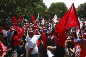 Oficialistas marchan este lunes en apoyo a la constituyente cubana #7Ago