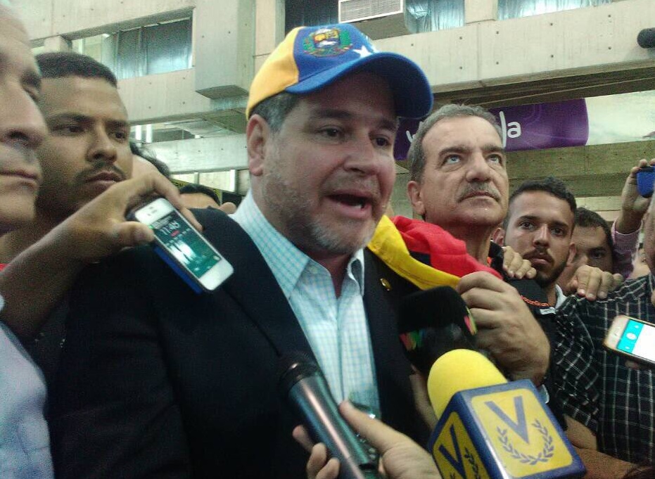 Luis Florido ya está en Venezuela: Pasó por la aduana sin problemas (Video)