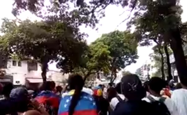 Movimiento Estudiantil encabeza marcha desde Santa Mónica #24A