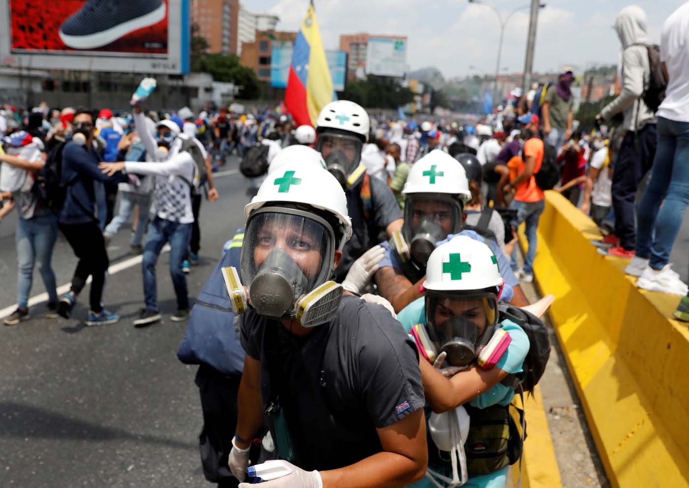 Maduro, atrapado entre la protesta y el ala dura chavista