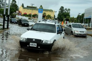 Lluvias forman lagunas en avenidas de San Cristóbal